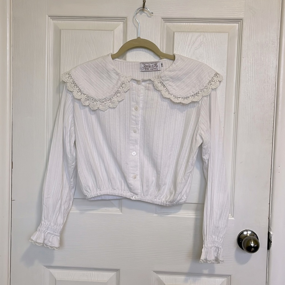 Really Why cropped blouse with large wide collar